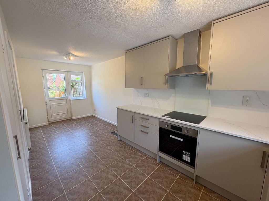 Property photo 3 of 10 Kitchen