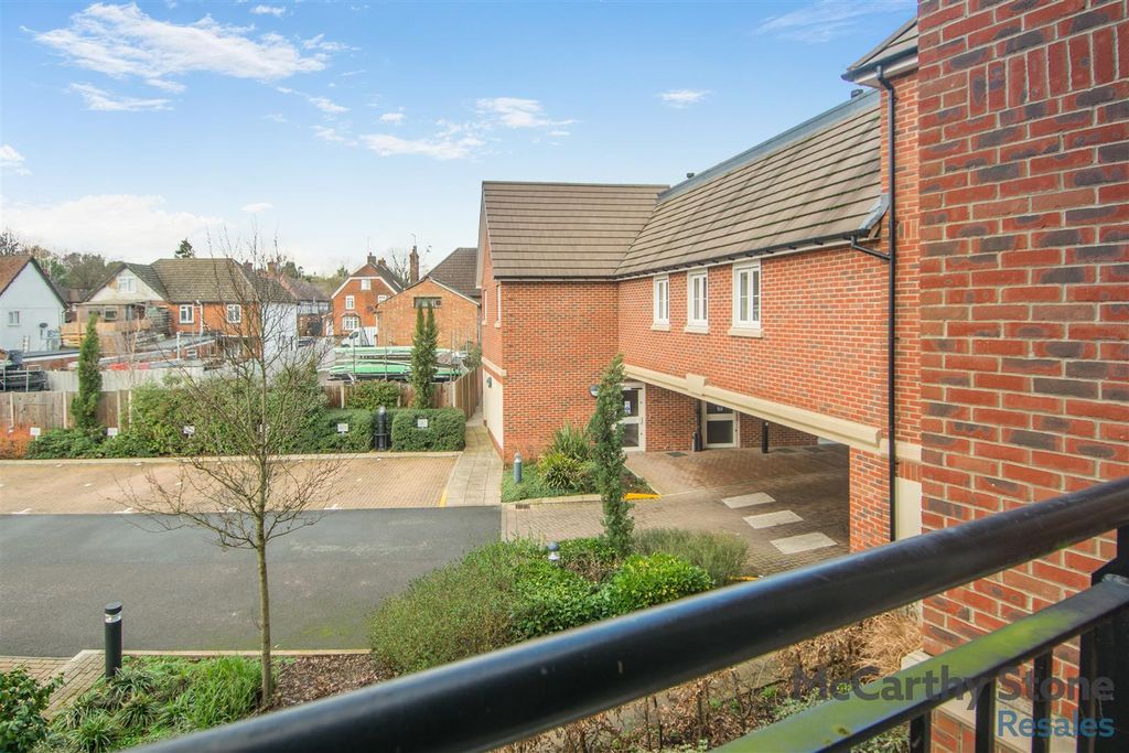 Property photo 3 of 30 8675684-Exterior02.Jpg