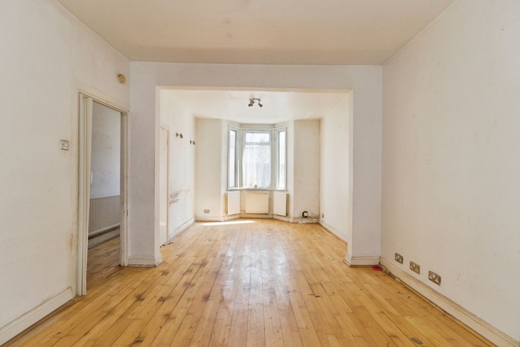 Property photo 3 of 19 Pbox-Img.Jpg