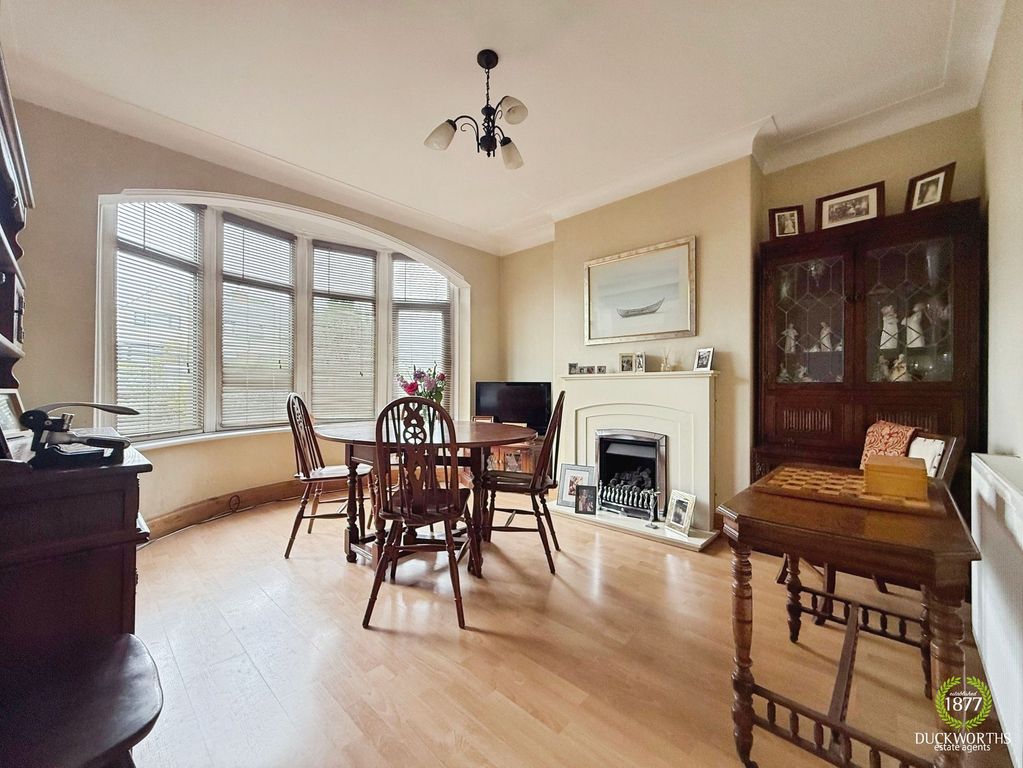 Property photo 3 of 33