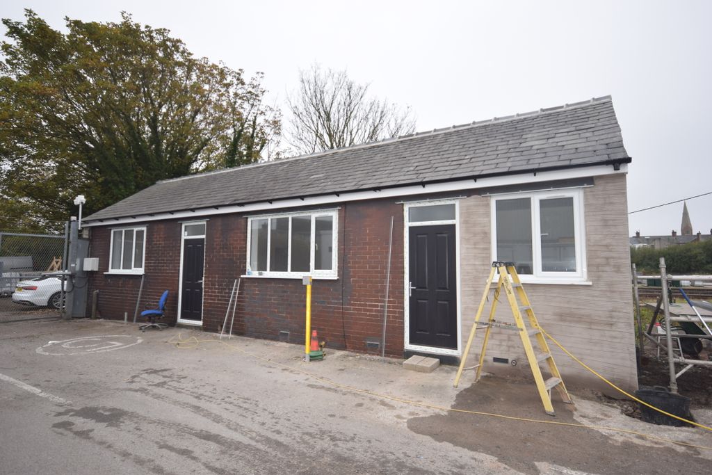 Property photo 1 of 10 Frontage