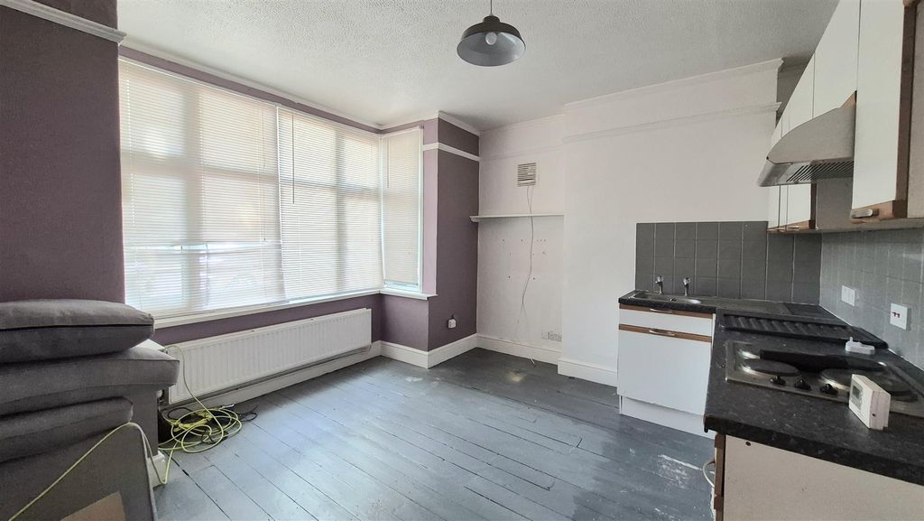 Property photo 2 of 28 Studio Room