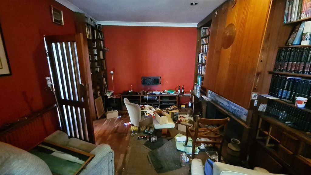 Property photo 3 of 13 Rear Recep