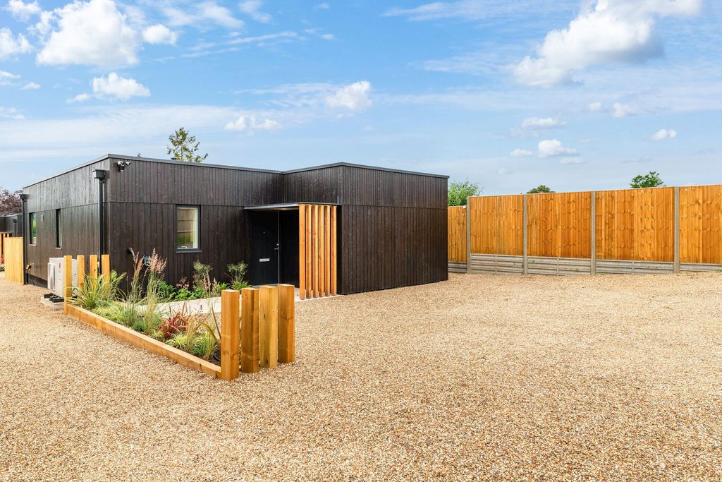 Additional image 7 of 2 bed bungalow for sale1 Garden Court, Godstone RH9