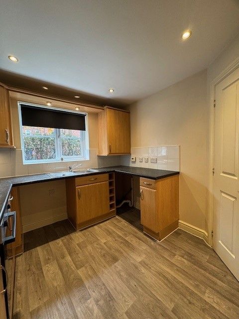 Property photo 3 of 21 Kitchen