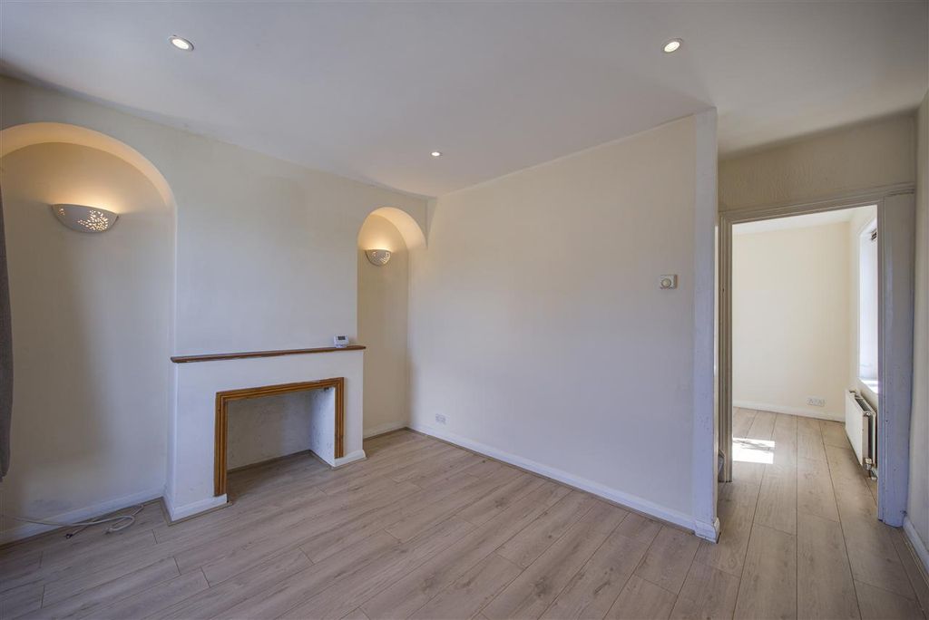 Property photo 2 of 11 Sitting Room
