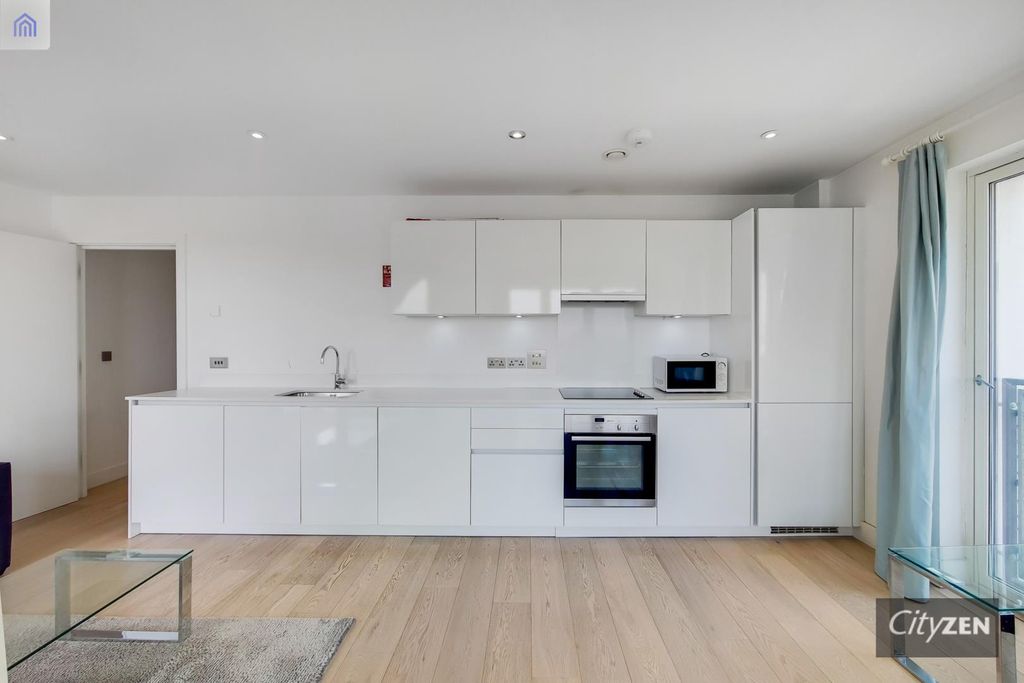 Property photo 2 of 9 Kitchen