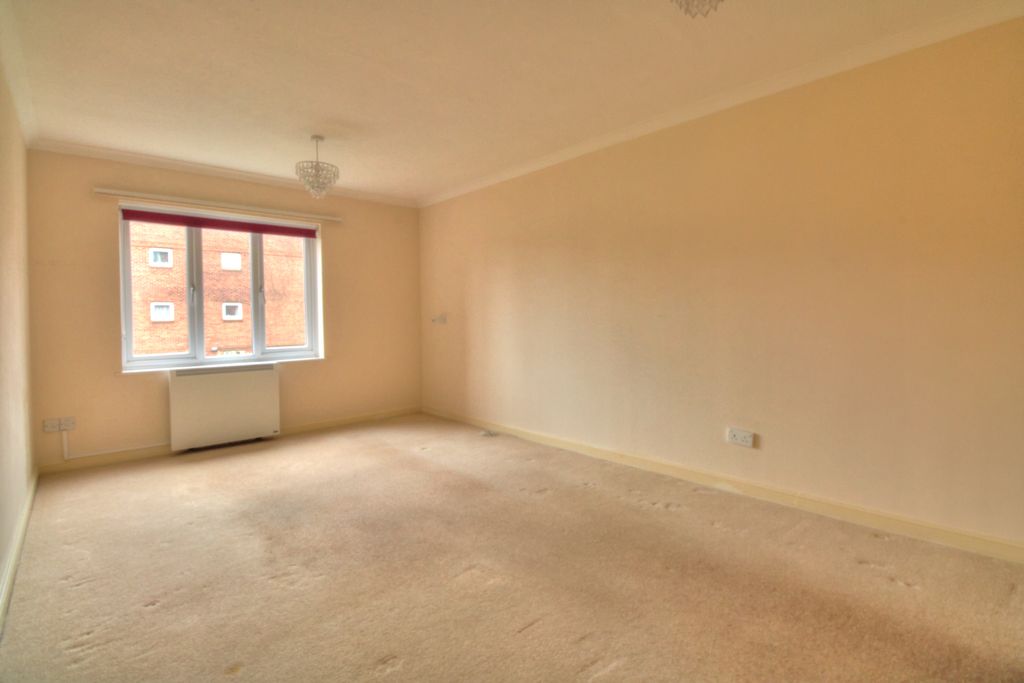 Property photo 3 of 9 Spacious Lounge Diner
