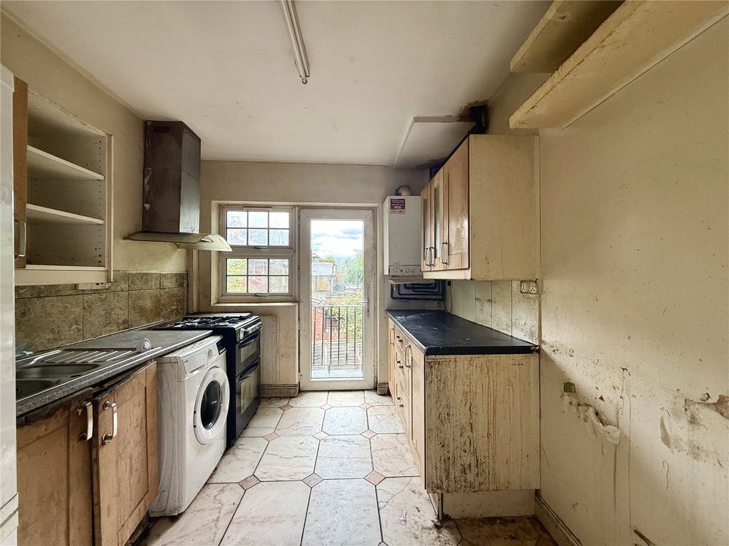 Property photo 2 of 7 Kitchen