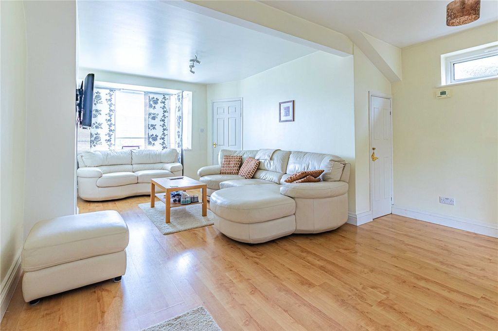 Property photo 2 of 17 Picture No. 09