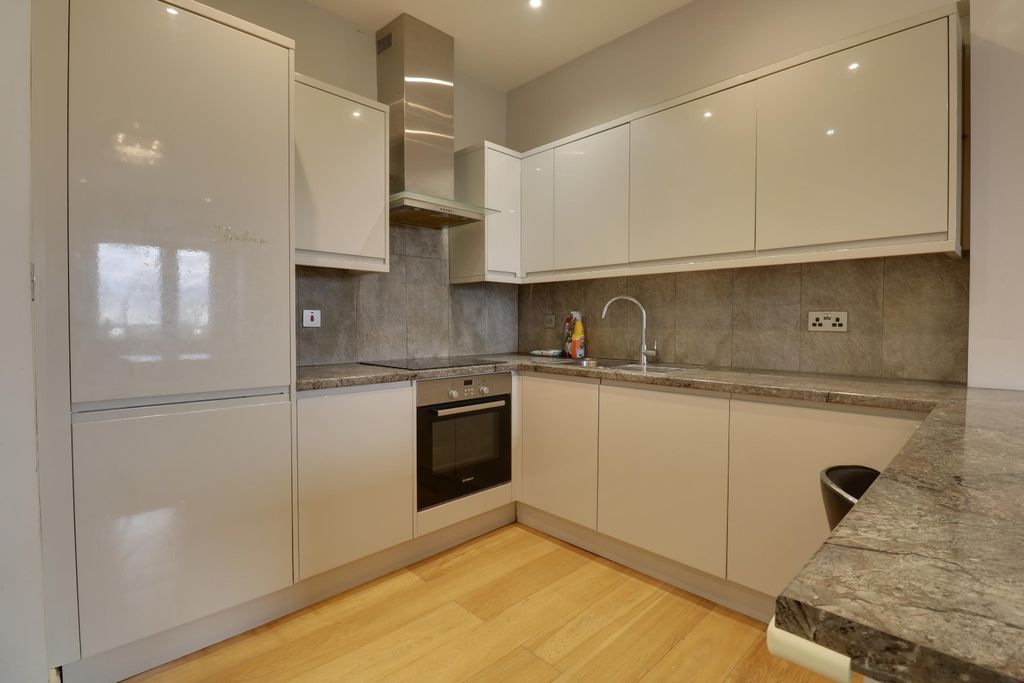 Property photo 2 of 15 5455192