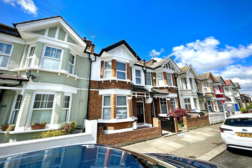 Property photo 1 of 8 (Main)