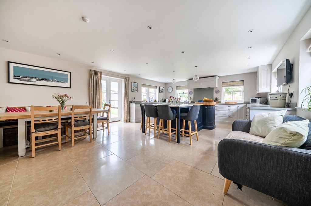 Property photo 2 of 21 -6Aaba84913B5c-l-1521641 (7)