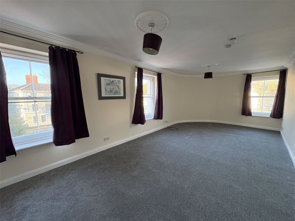 Property photo 2 of 7 Picture No. 10