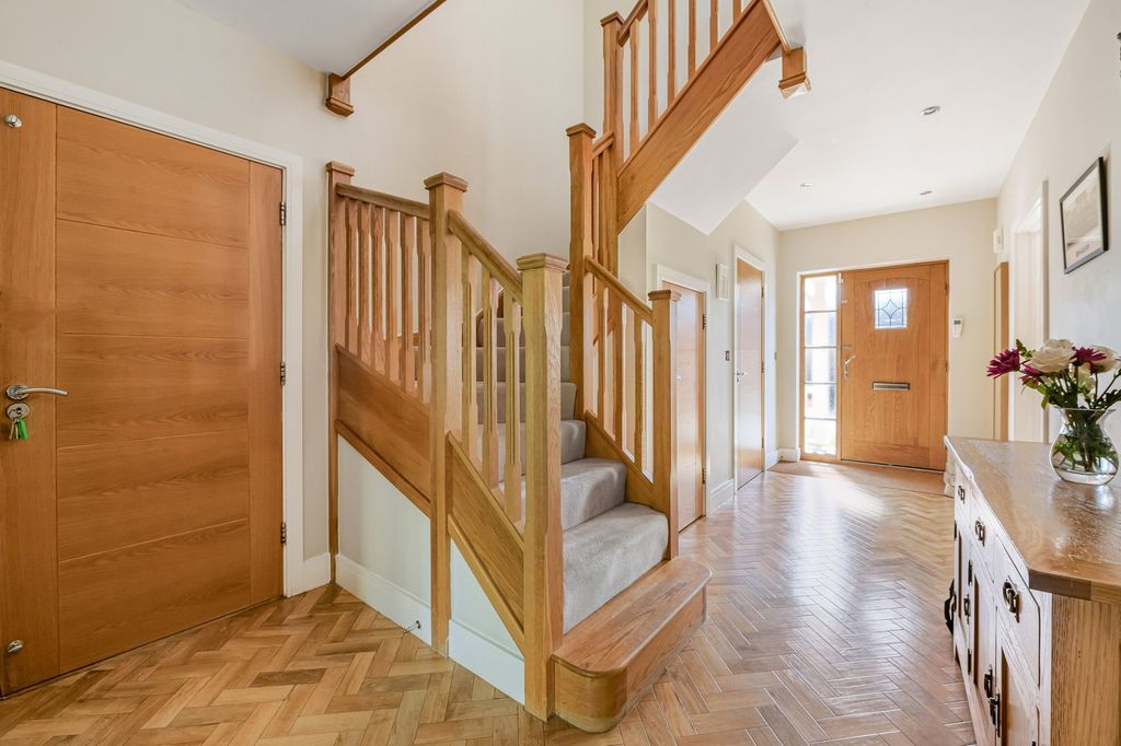 Property photo 2 of 23
