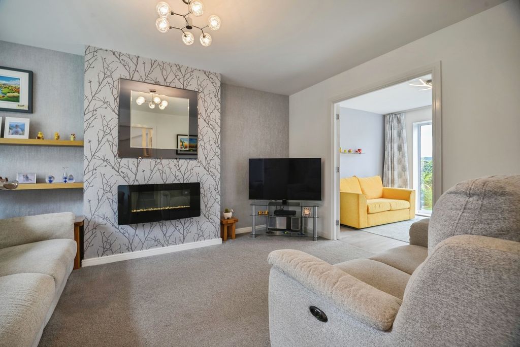 Property photo 3 of 21 Pbox-Img.Jpg