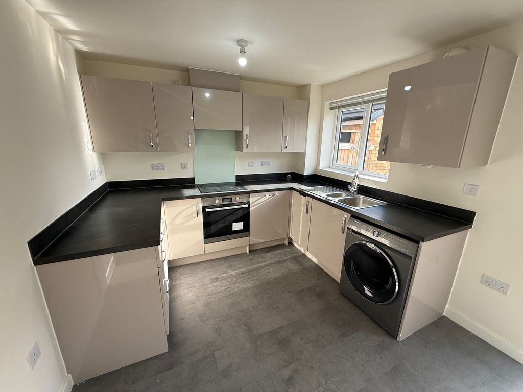 Property photo 2 of 21