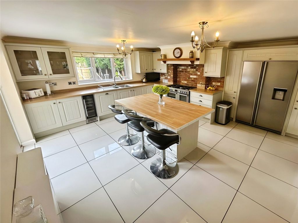 Property photo 3 of 25 Kitchen