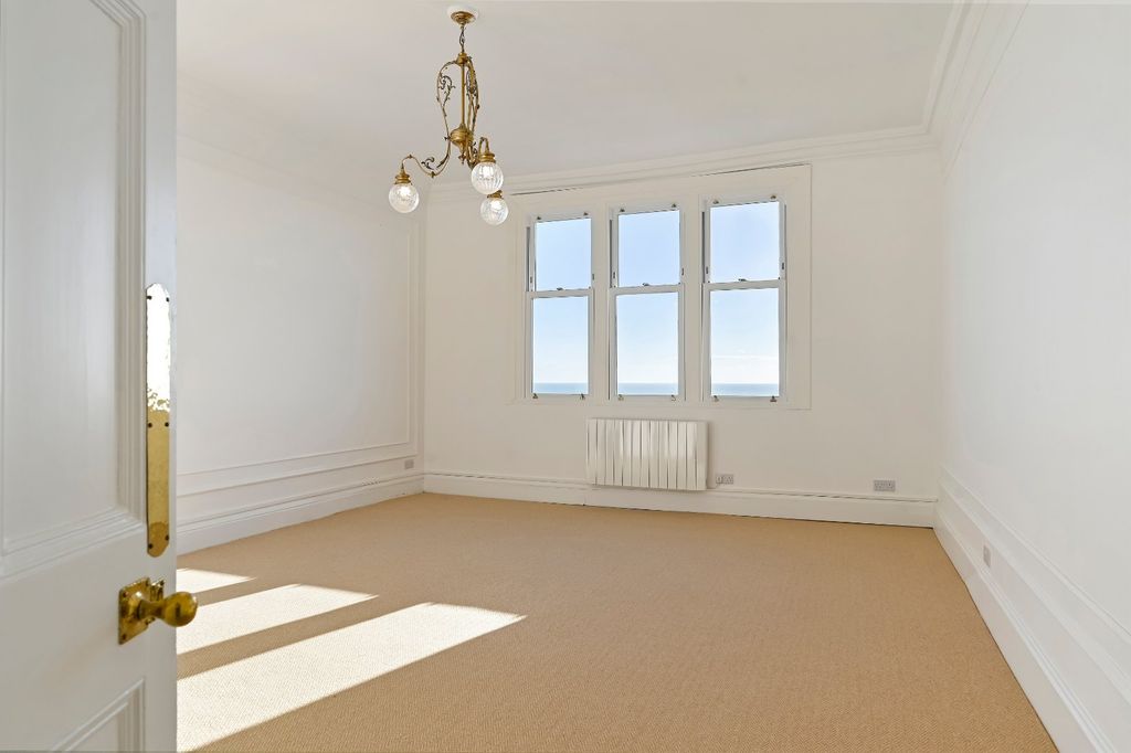 Property photo 3 of 21 Living Room