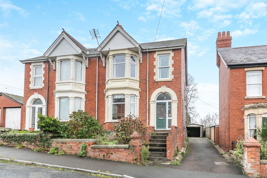 Property photo 1 of 32