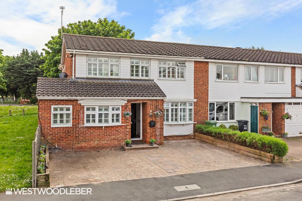 Property photo 1 of 27 Beechfield_26.Jpg