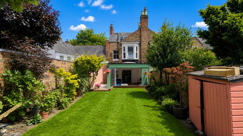 Property photo 2 of 35