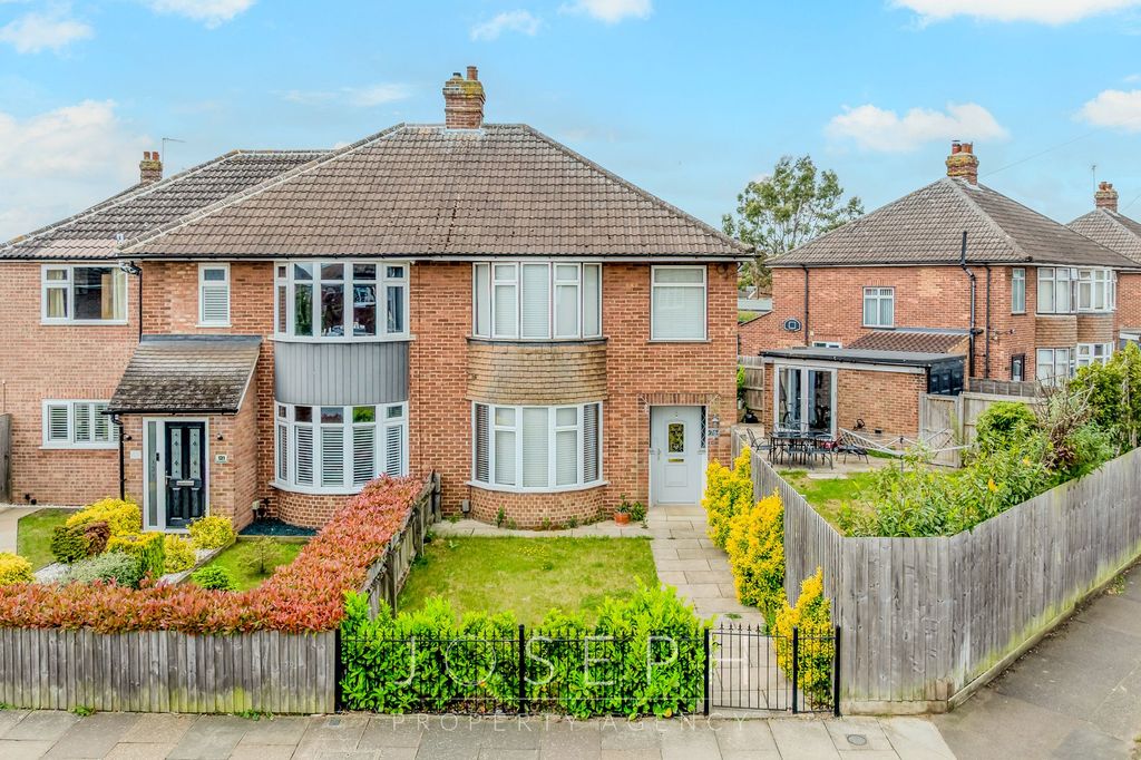 Property photo 1 of 23