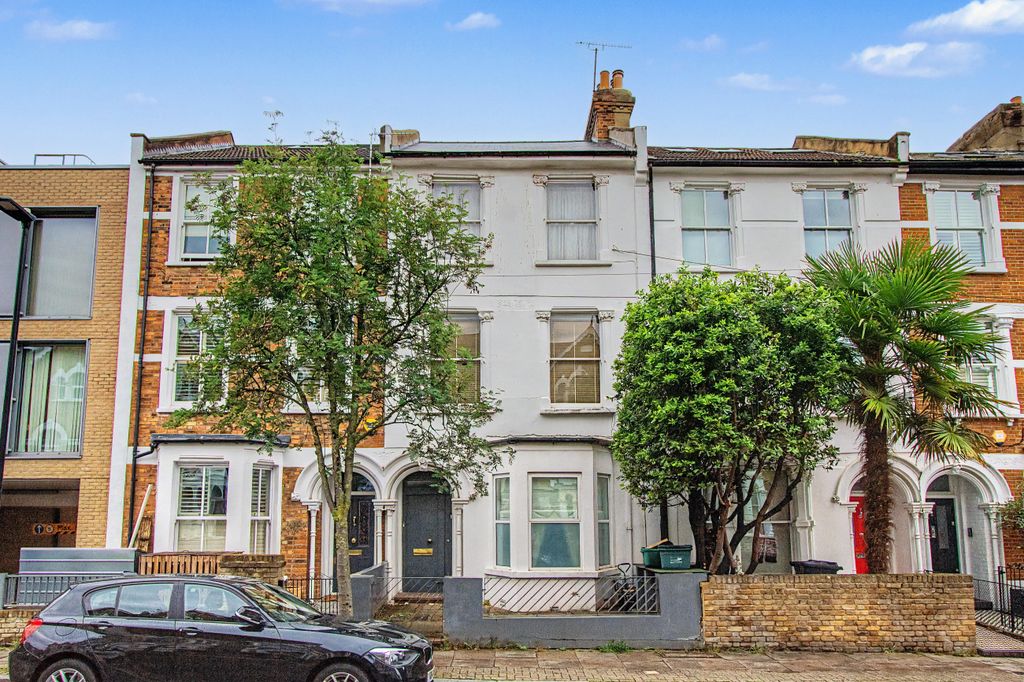 Property photo 1 of 17 Flat B, 56 Avenell Road, Highbury, London N5 1Dr