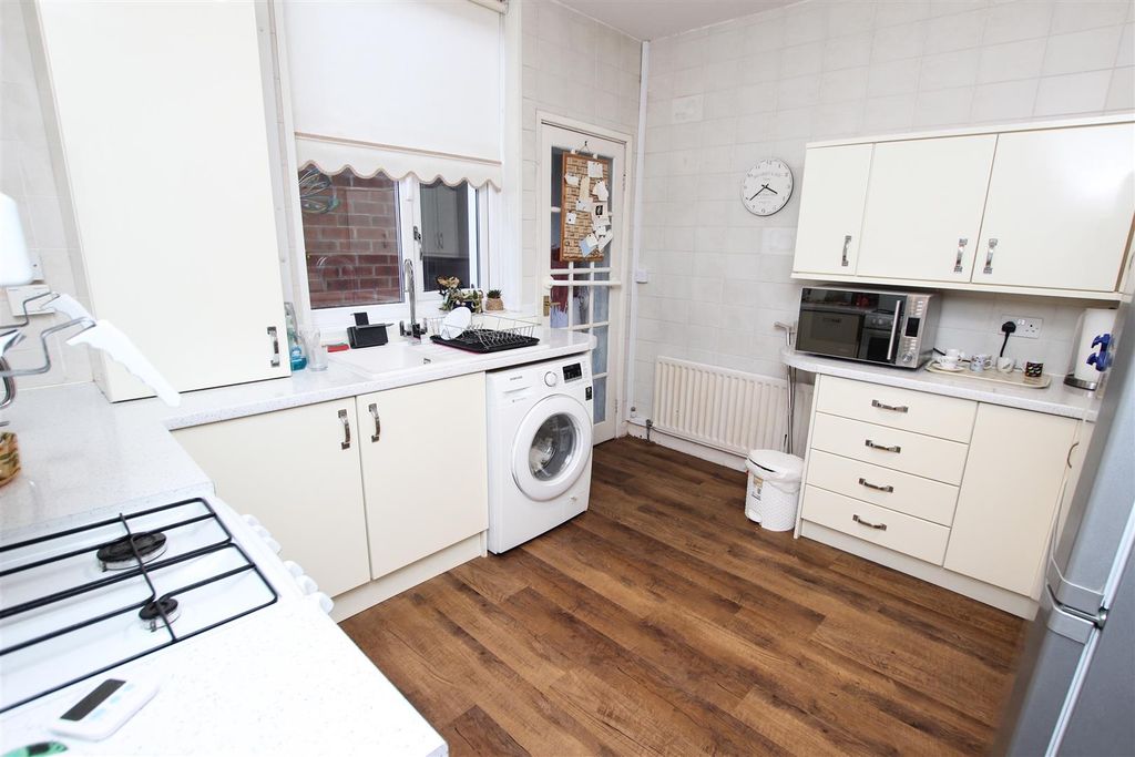 Property photo 2 of 16 Kitchen