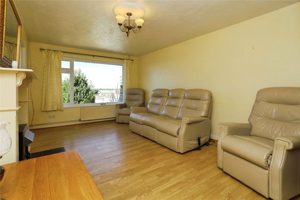 Property photo 2 of 13 Picture No. 11