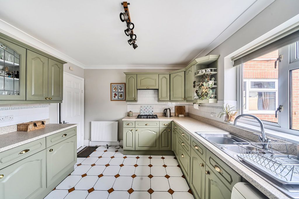 Property photo 2 of 14 Picture No. 15