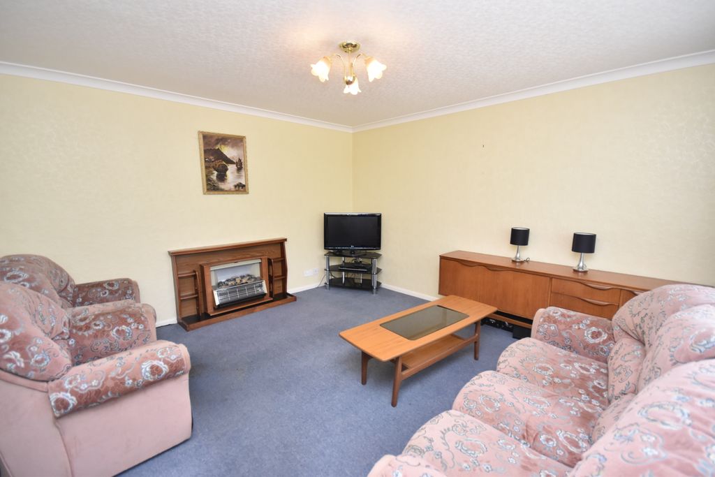 Property photo 3 of 14 Lounge