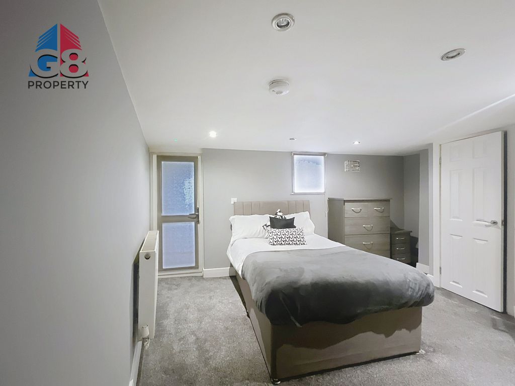 Property photo 2 of 10 Room 5
