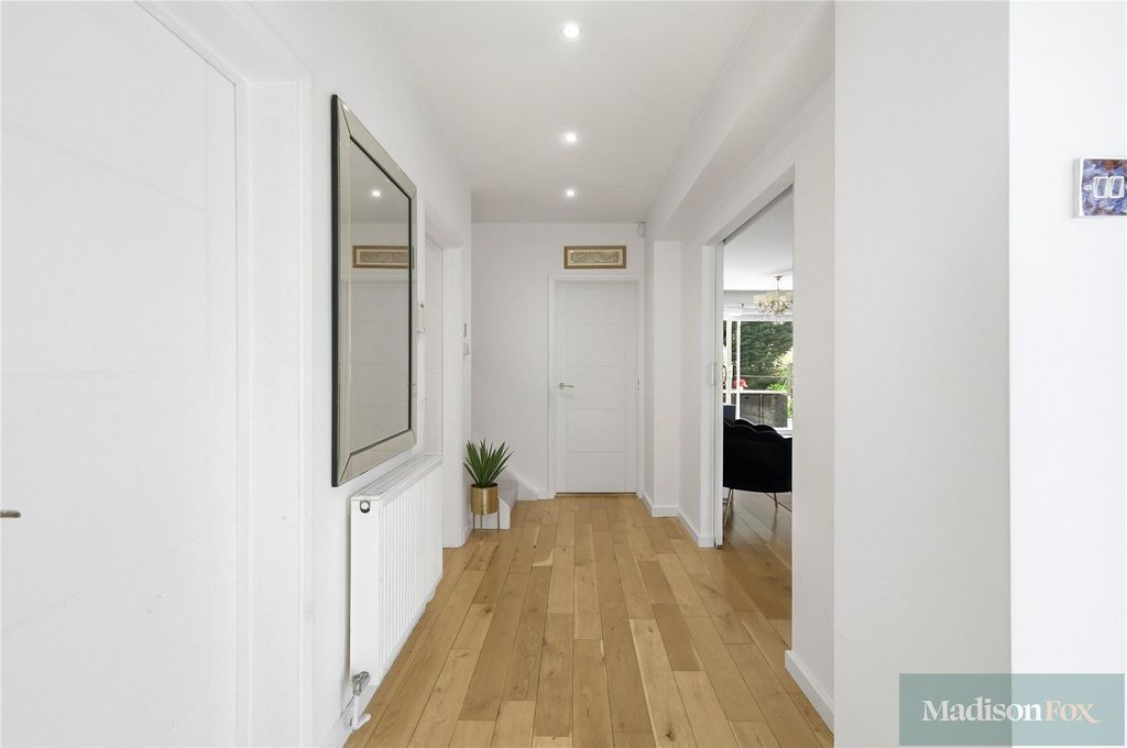 Property photo 2 of 26 Picture No. 09