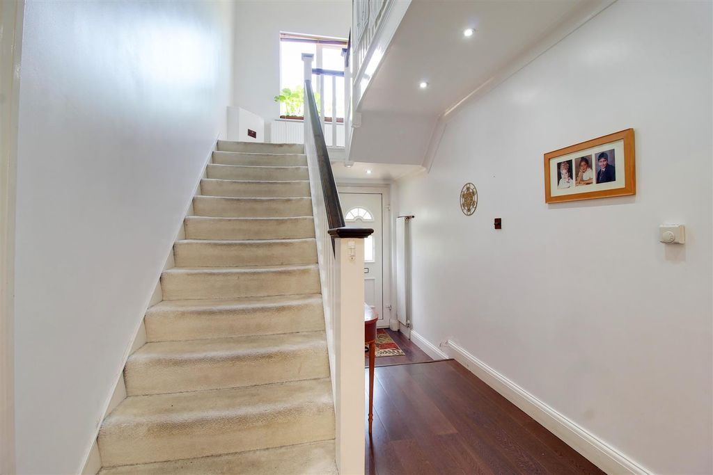 Additional image 13 of 5 bed detached house for saleMymms Drive, Brookmans Park AL9