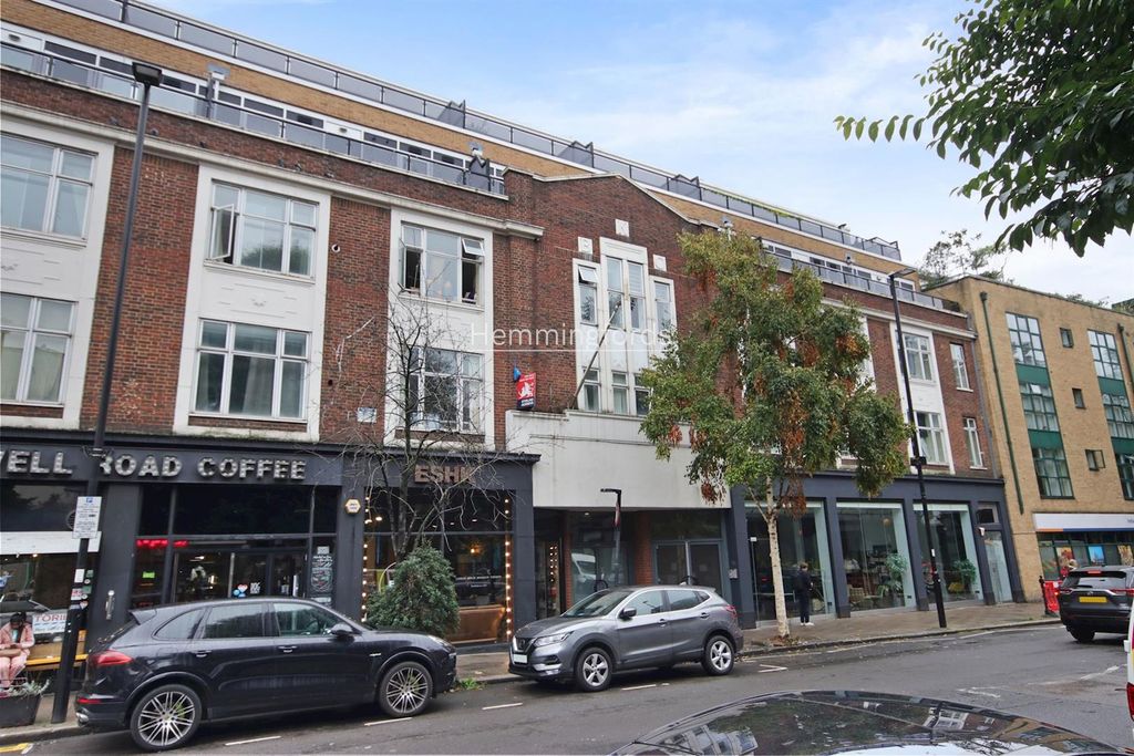 Property photo 2 of 13 15-078A78556 - Am - Flat 7, 152, Goswell Road Lond