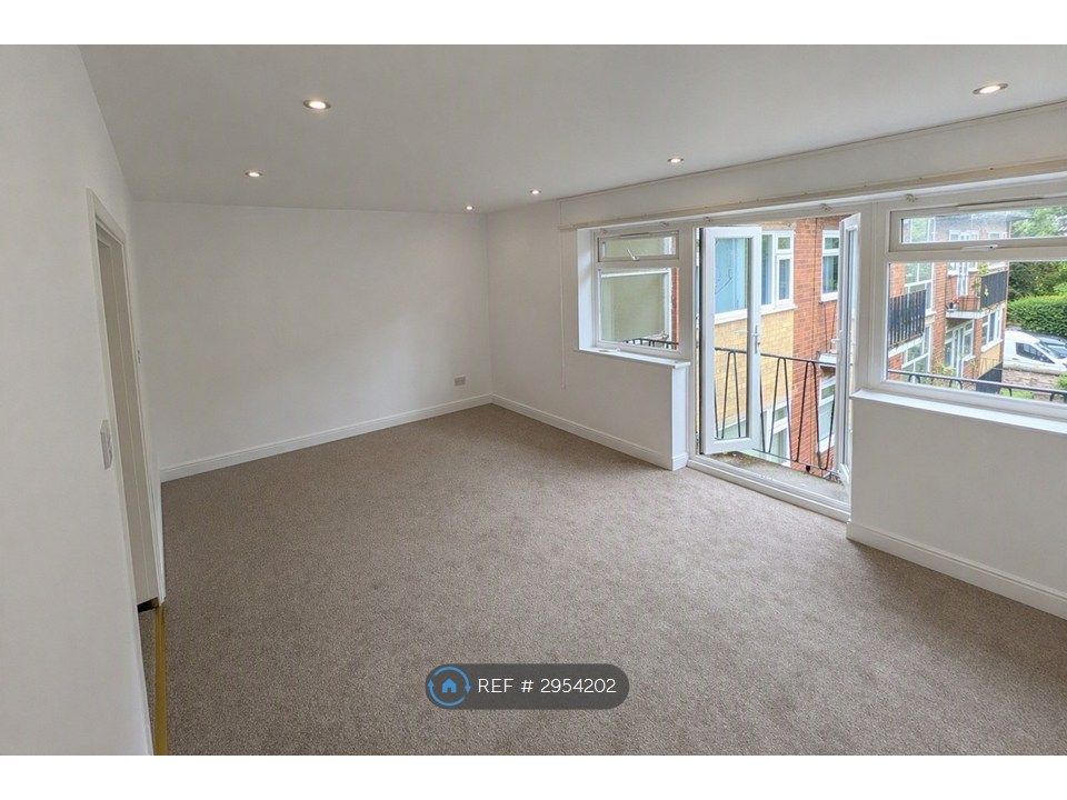 Property photo 2 of 11 Lounge 1