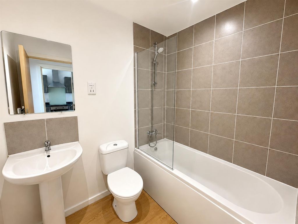 Property photo 2 of 5 Bathroom 2.Png