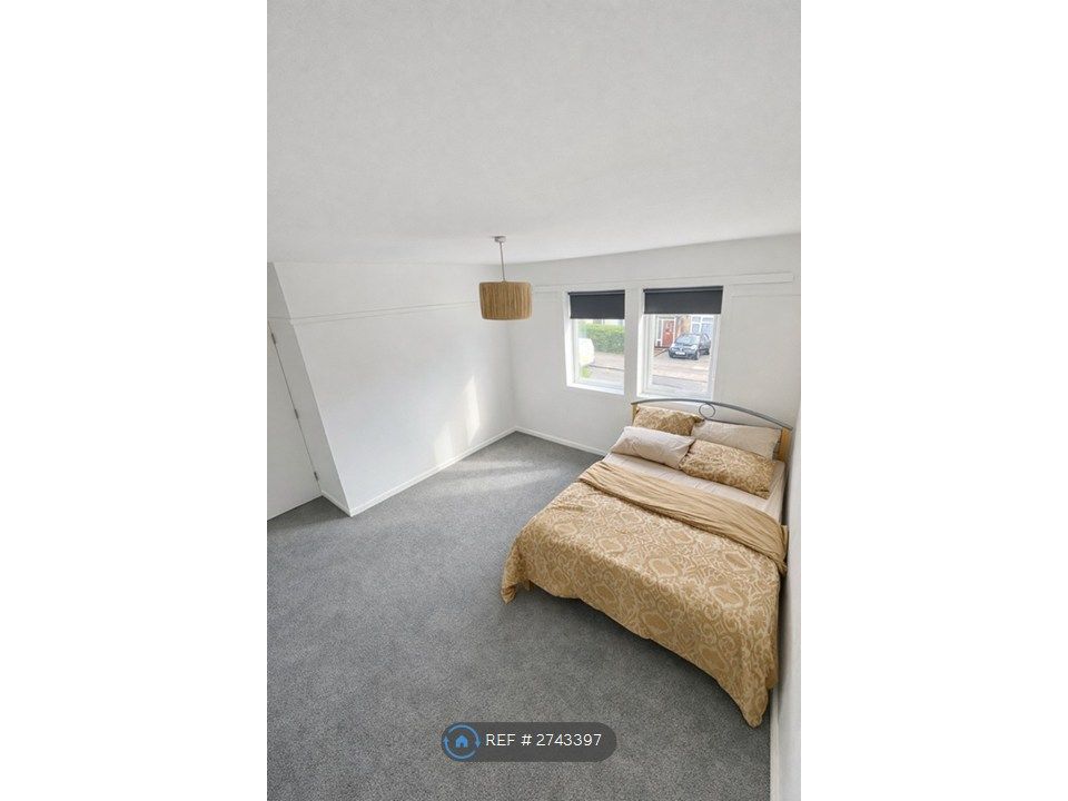 Property photo 1 of 7 Spacious Double Room With King Bed