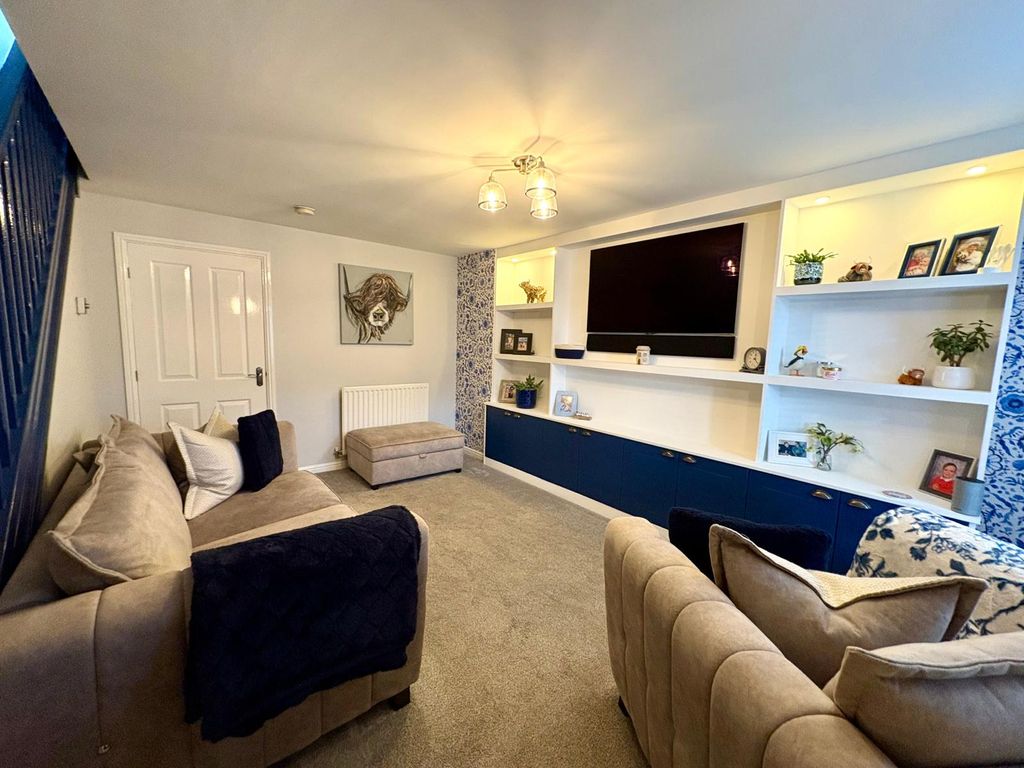 Property photo 2 of 21 Lounge