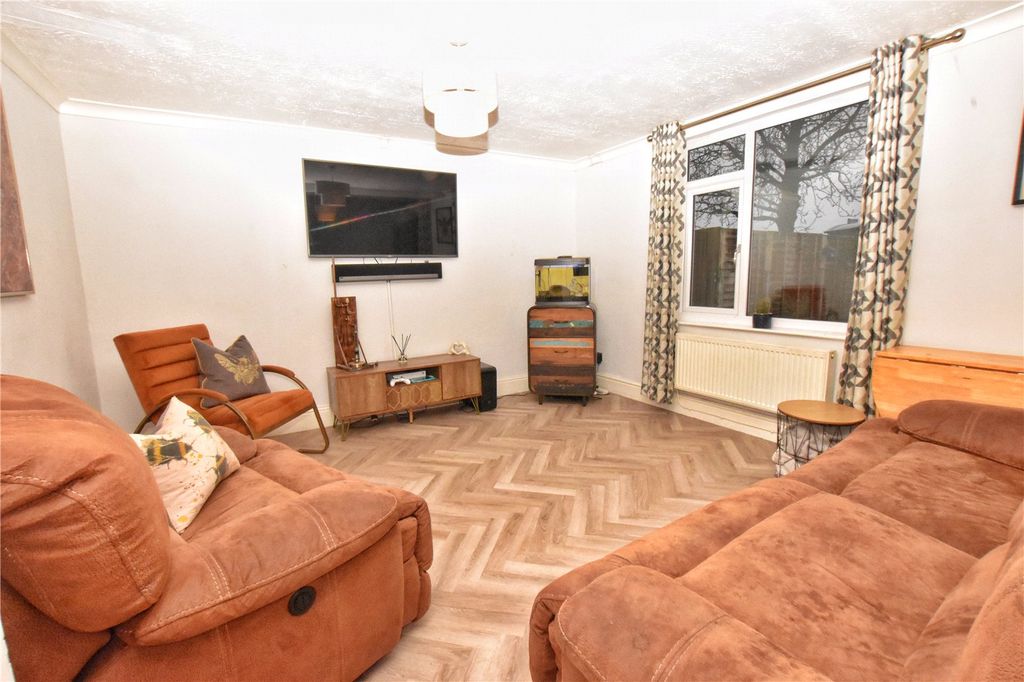 Property photo 3 of 21 Lounge