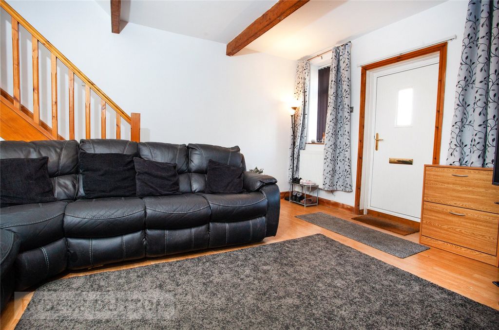 Property photo 3 of 14 Lounge