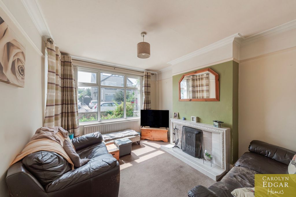 Property photo 3 of 16 001
