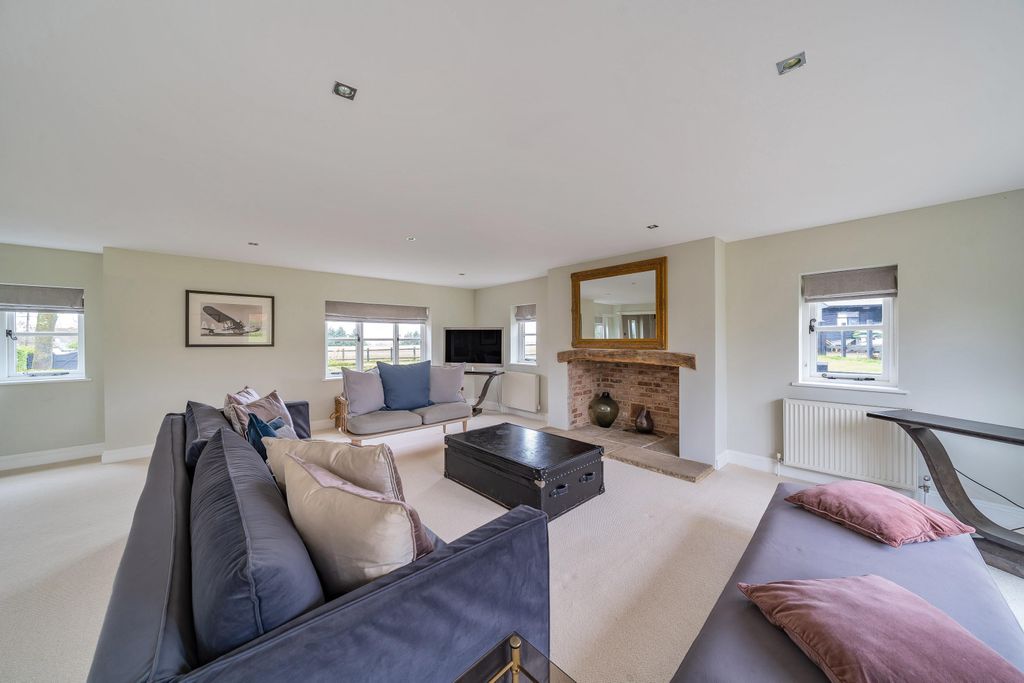 Property photo 3 of 11 Image