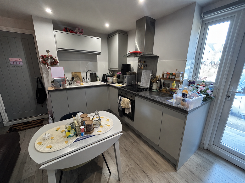 Property photo 1 of 6 Kitchen