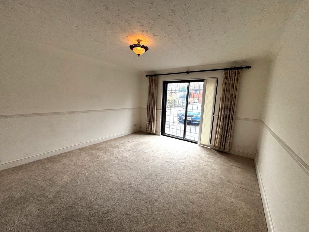 Property photo 3 of 7 Living Room