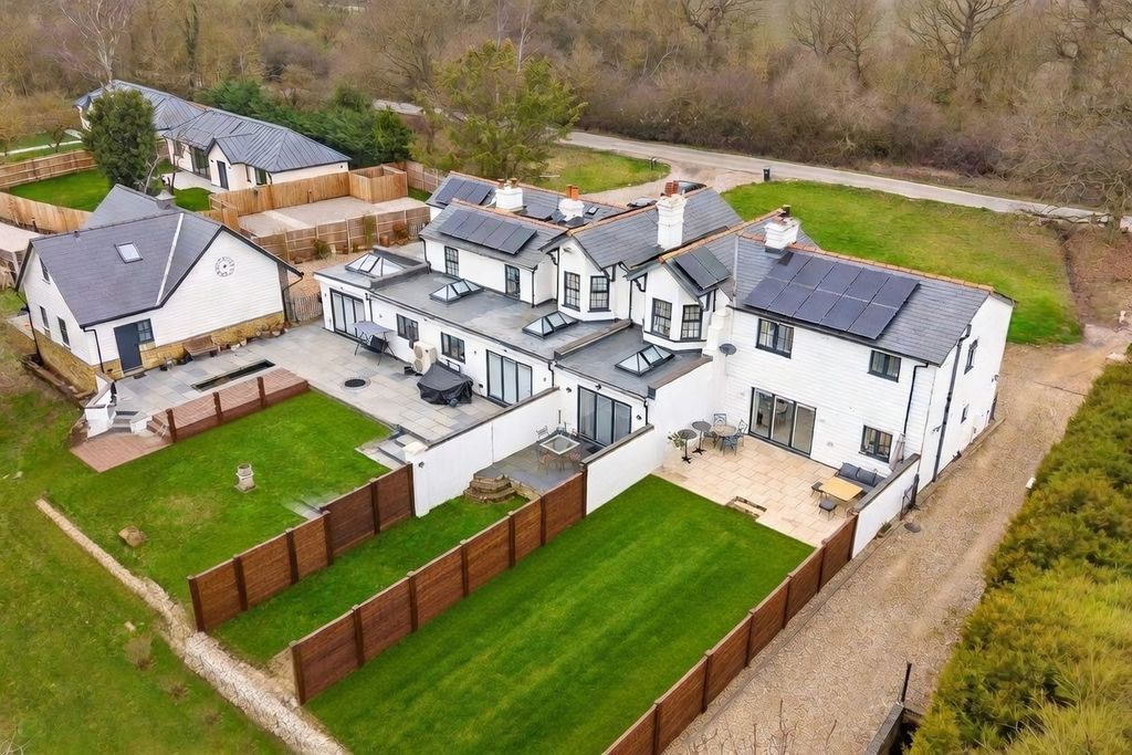 Property photo 1 of 26 Exterior