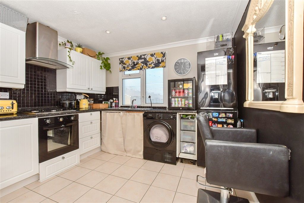 Property photo 3 of 11 Kitchen