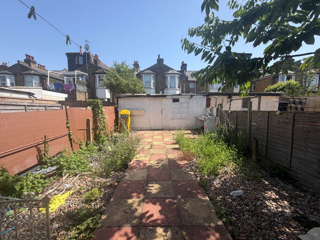 Property photo 2 of 6