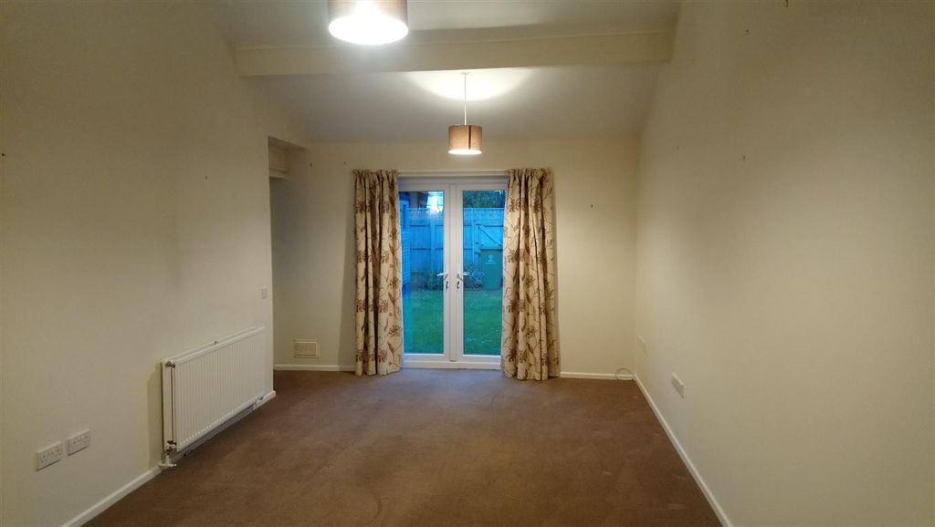 Property photo 2 of 7 Living Room